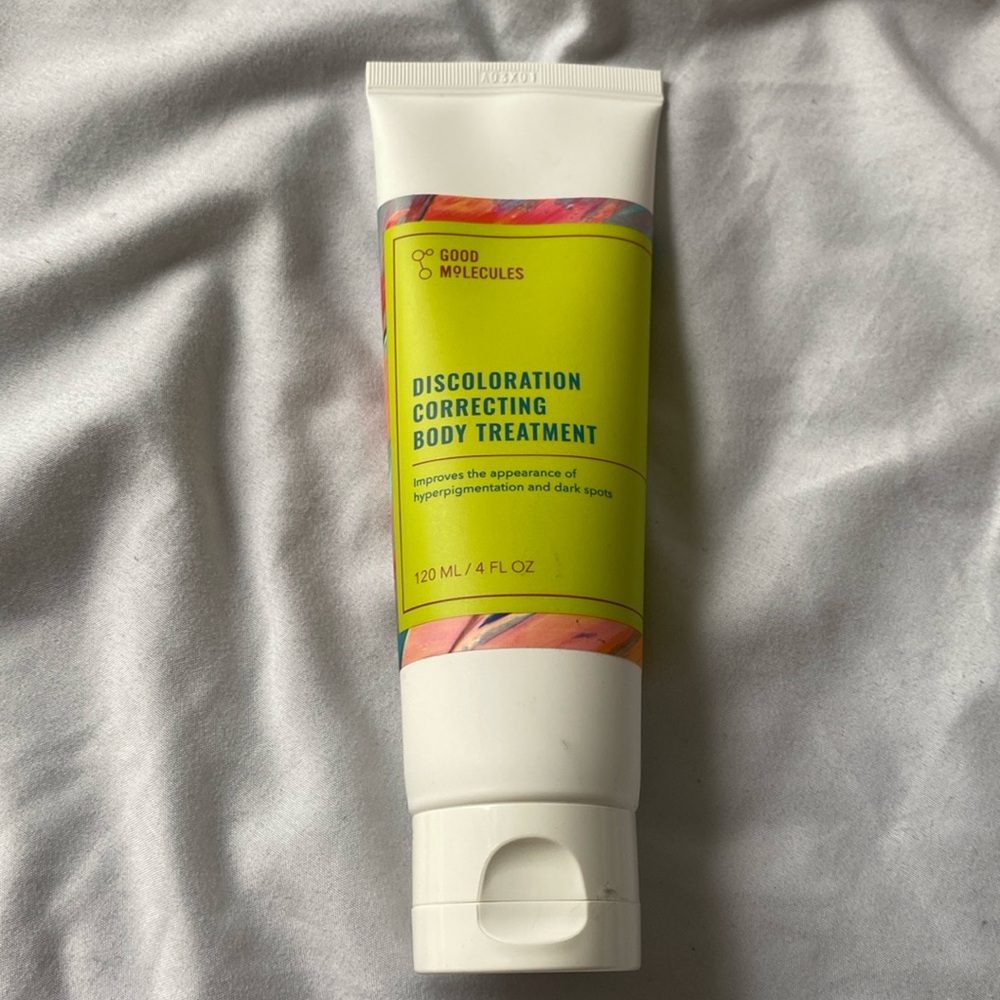 Good molecules discoloration correcting body treatment
